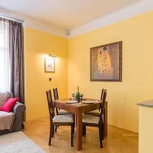 In Heart Of - 2br 2ba Elegant Downtown , Prague Czech Republic